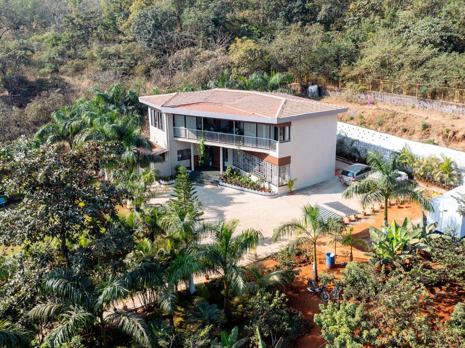 Type Deluxe Villa, Max Adults – 8, Bedrooms – 4 Large Double Beds, Living Room – Sofa available, Stay Type Entire Villa – Private Stay